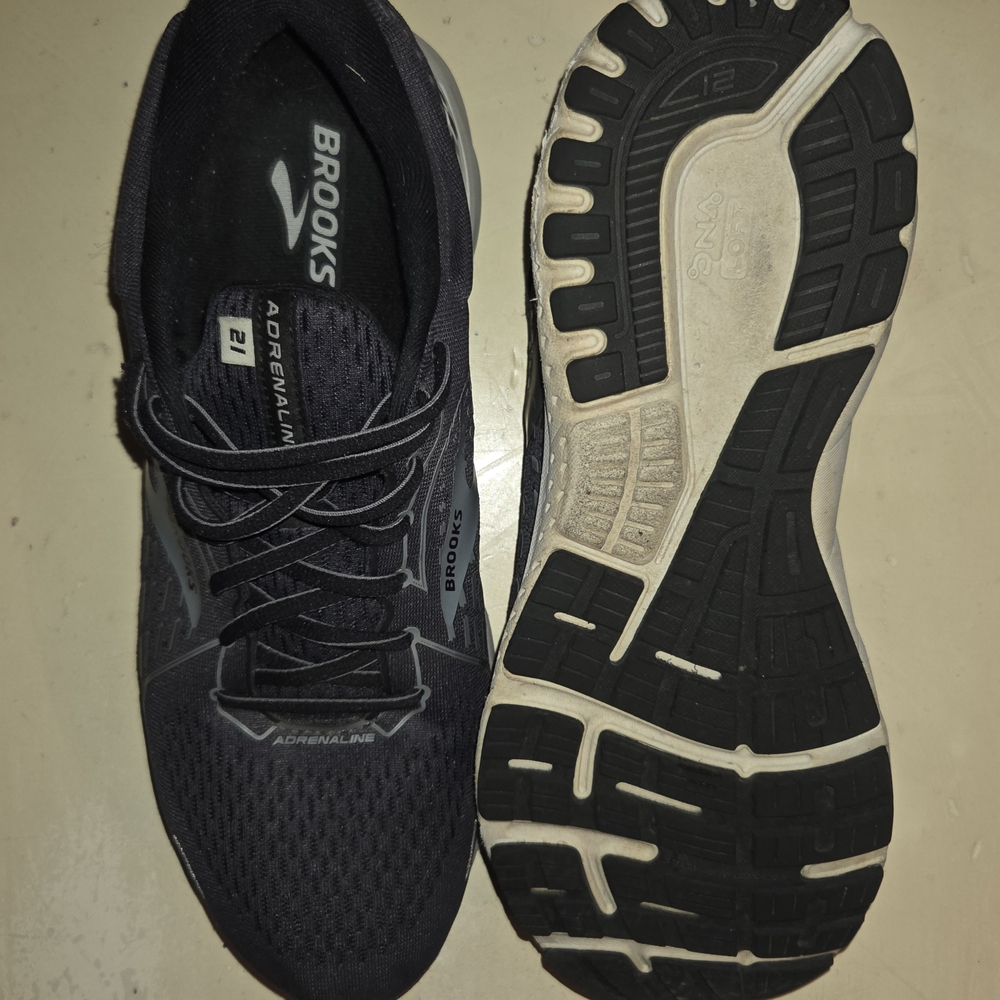 Brooks Brothers Men's Black and White Athletic Shoes
